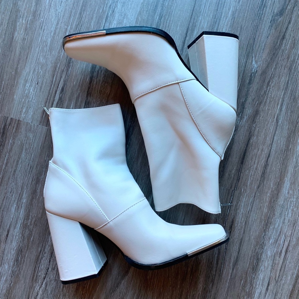 STEVE MADDEN White boots